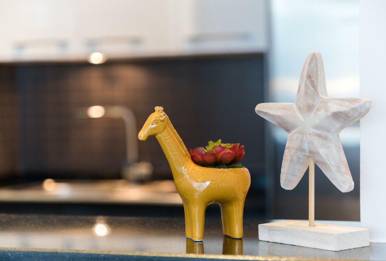 Maison Privee - Big, Bright, Luxury Marina Views Apt Next To Beach Dubai Buitenkant foto